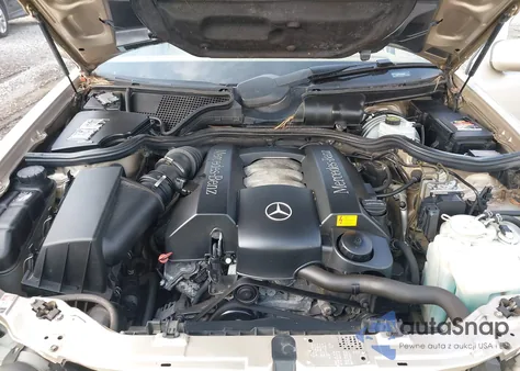 2001 Mercedes-Benz E 320 z USA, uszkodzony, nr VIN WDBJF65J61B180354